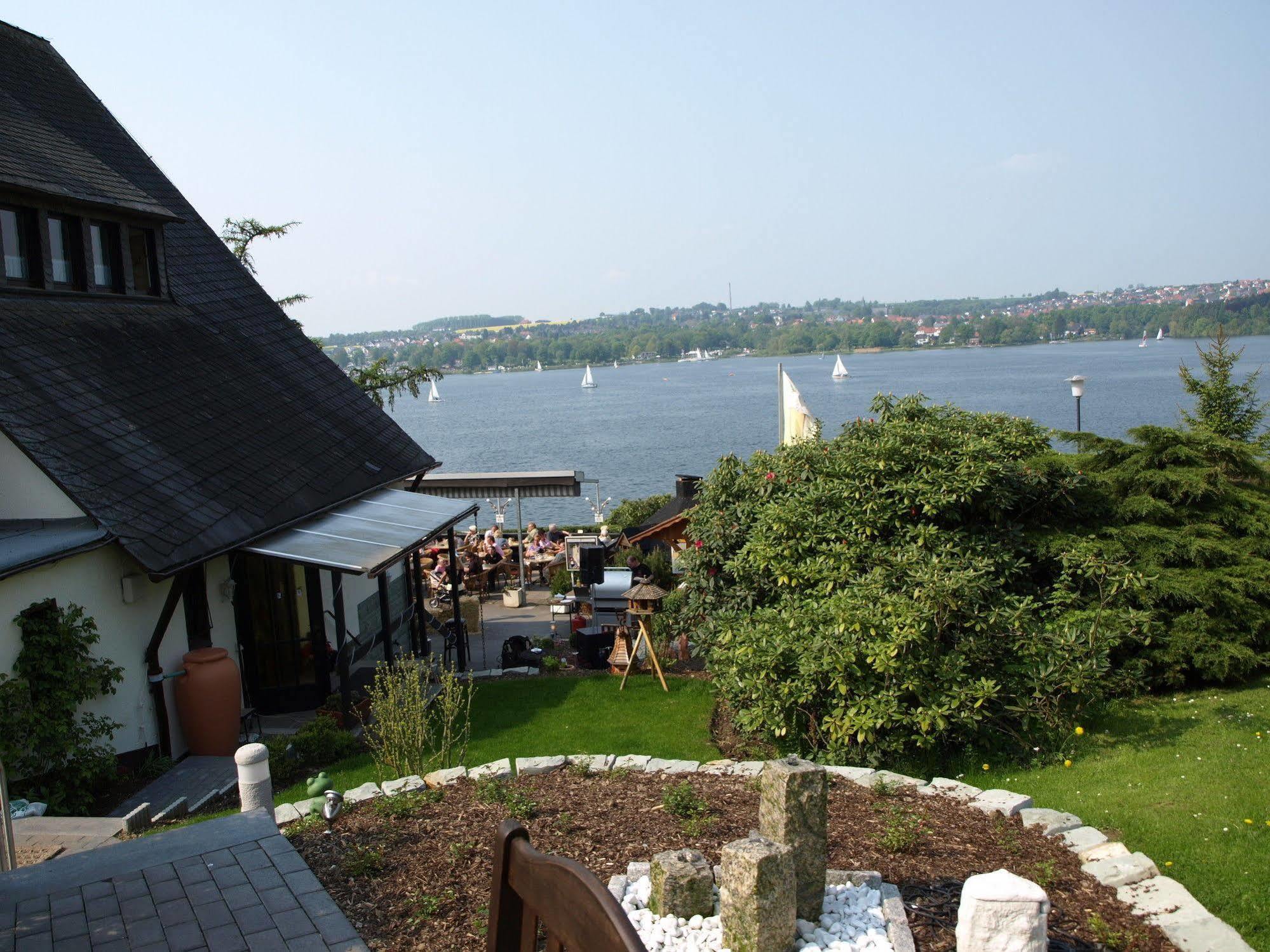 Forsthaus Am Mohnesee Bagian luar foto